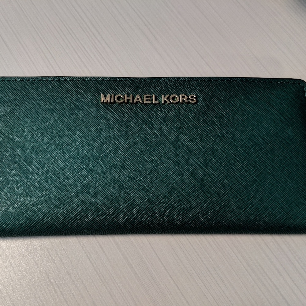 Michael Kors - Jet Set Travel Wallet